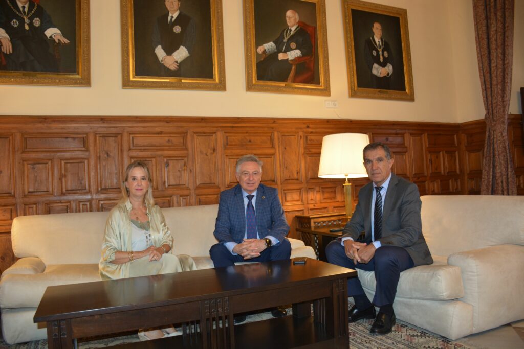 Francisco Sánchez Zamorano, Ana Tárrago y Lorenzo del Río durante la visita institucional.