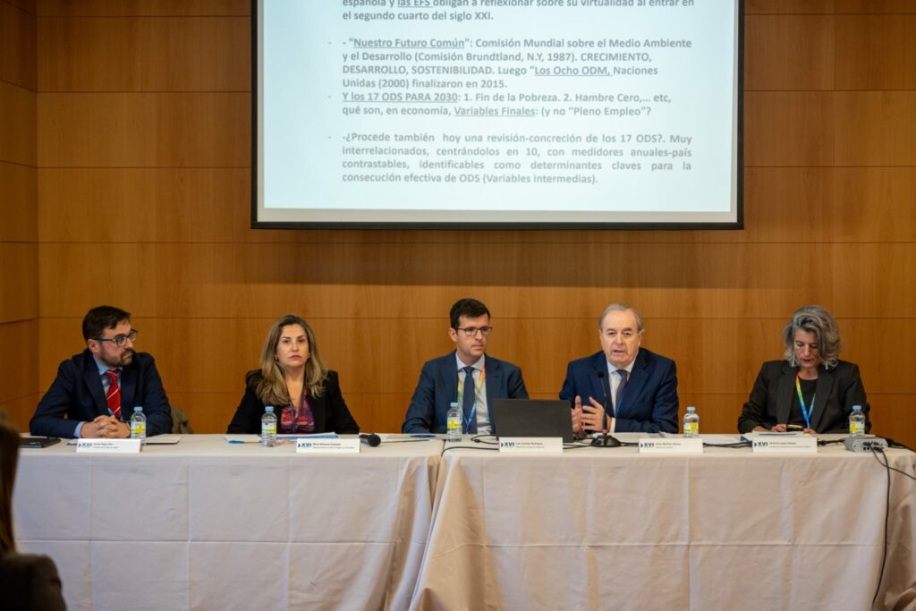Grupo de trabajo en el que ha participado la director adjunta de la OAAF, Marta Blázquez.
