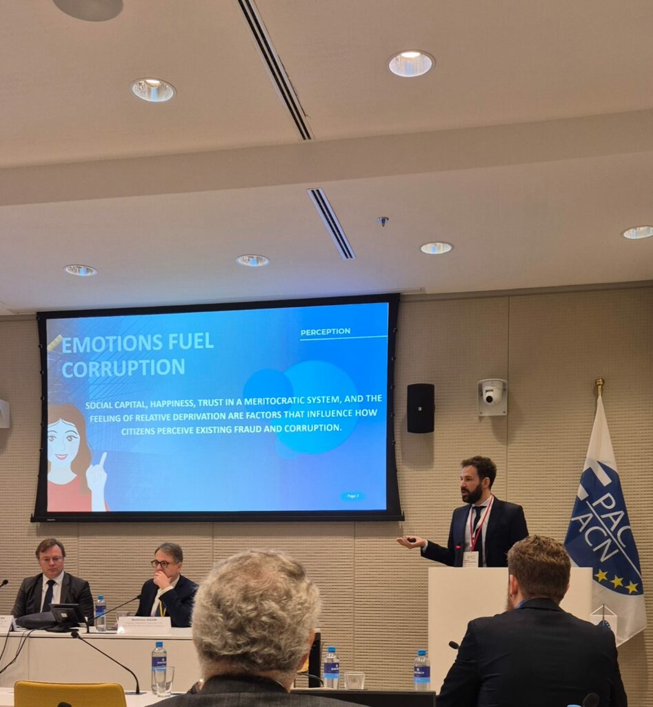 Manuel García durante su intervención en la asamblea celebrada en La Haya