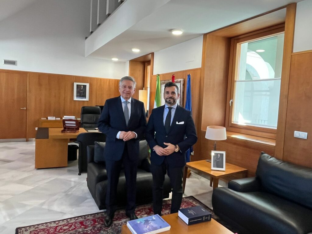 Reunión de Cardenete y Sá´´anchez Zamorano en la sede de la Cámara de Cuentas de Andalucía.