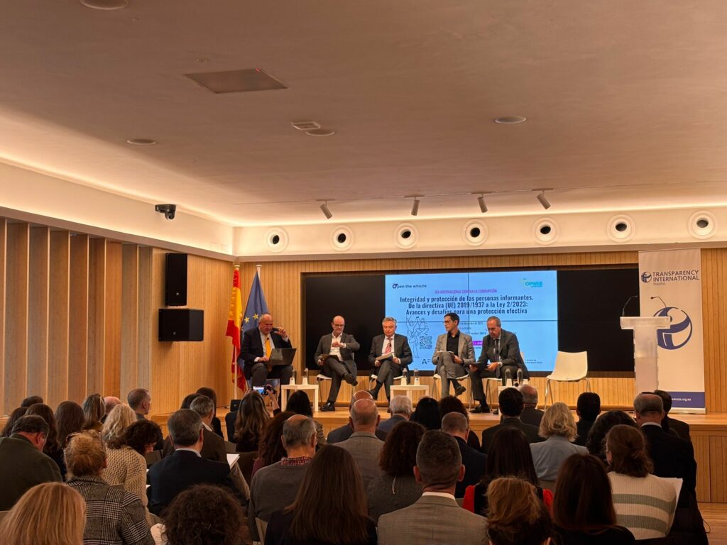 El director de la OAAF durante su intervención