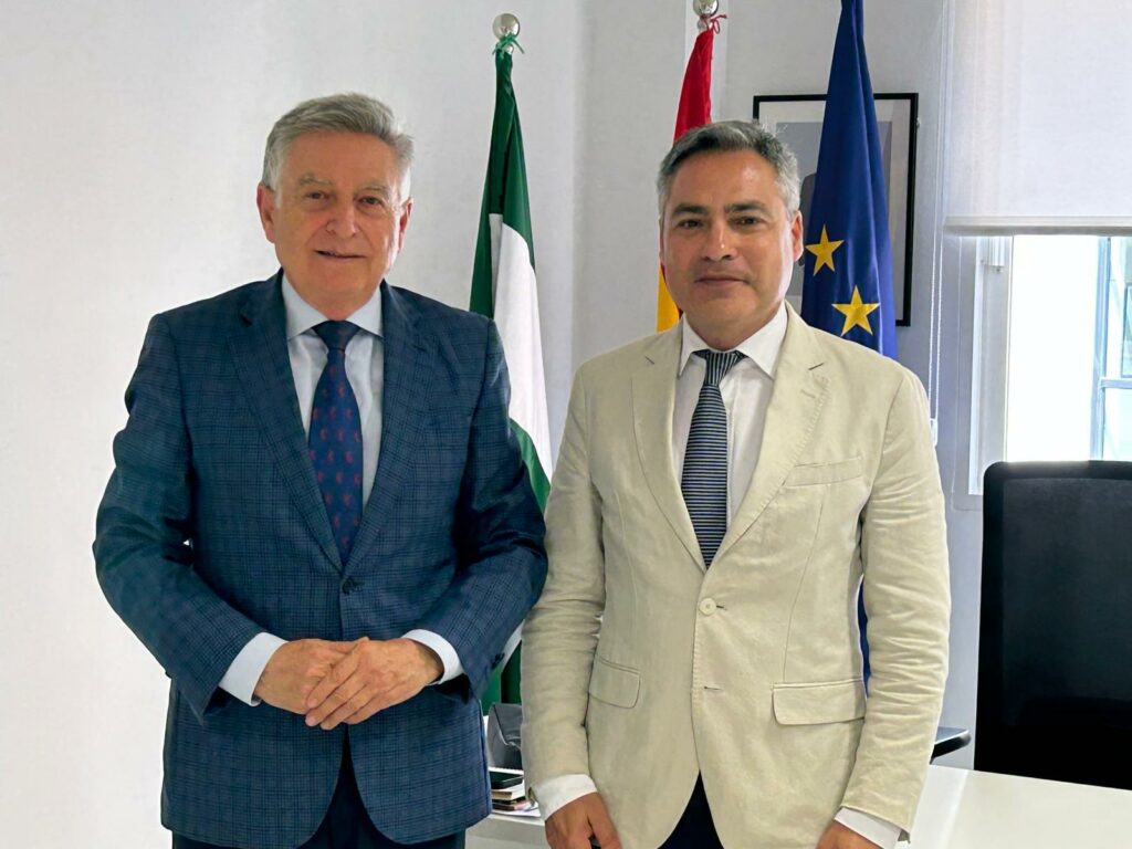 Sánchez Zamorano y Guichot en la sede de la OAAF