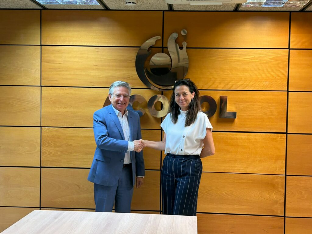 Sánchez Zamorano junto con la consejera delegada de Acosol, Matilde Mancha.